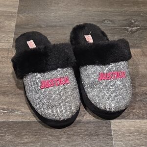 SIZE 4/5 GIRLS JUSTICE SLIPPERS